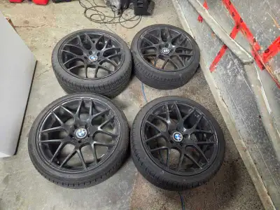 Rims 5x120. 19x9.5 Staggered set up Rears 255/35/19 Front 225/40/19
