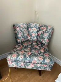 Vintage velvet swivel chair in mint condition