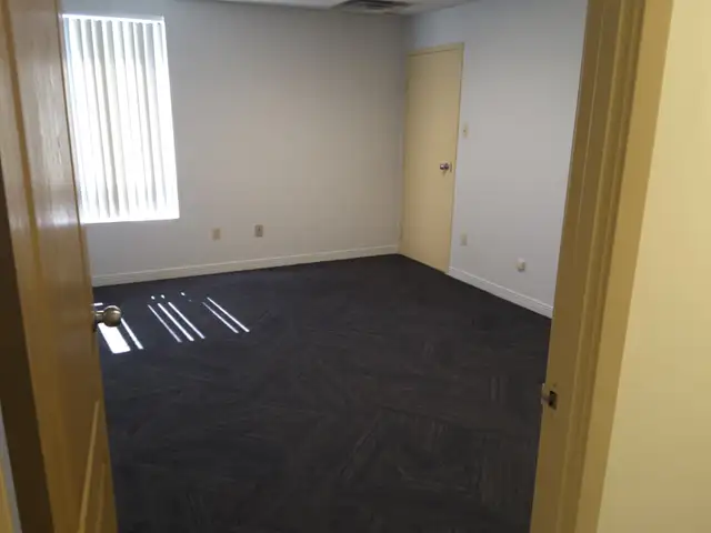 Quiet Office space in Commercial & Office Space for Rent in Oakville / Halton Region - Image 4