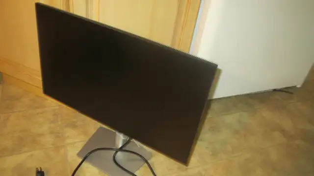 Dell U2422H UltraSharp USB-C/ HDMI /DP/ FHD (1920x1080) 60Hz IPS in Monitors in St. Catharines - Image 3