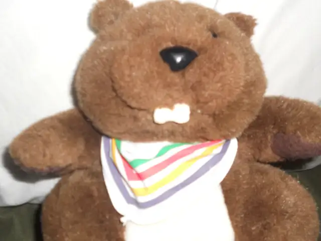 Hudsons Bay plush Beaver in Toys & Games in Kitchener / Waterloo - Image 3