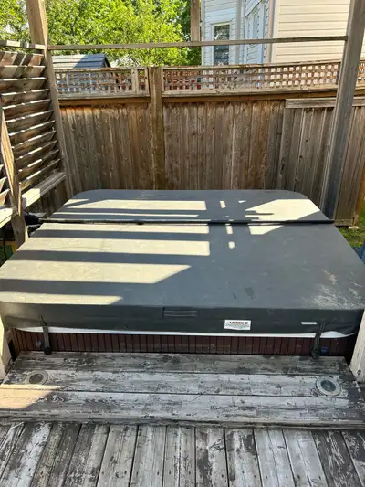 New hit tub cover from last year. Upgraded thickness and vapour barrier. Dimensions and price paid l...