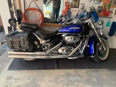 2002 suzuki vl800 se , two tone black and blue, loaded with many options, great looking and sound, g...