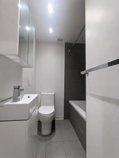 Downtown Studio Apt – Move In Aug 1 – Lease Takeover