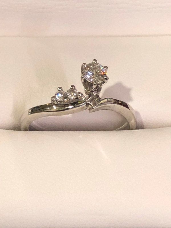 CUSTOM 14K WHITE GOLD & DIAMOND ENGAGEMENT & WEDDING RING SET in Jewellery & Watches in Abbotsford - Image 3