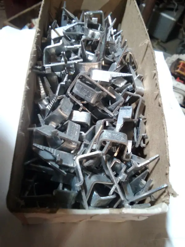 180 Pack S2 Galvanized Steel Cable Staples Thomas & Betts in Hardware, Nails & Screws in Edmonton - Image 4