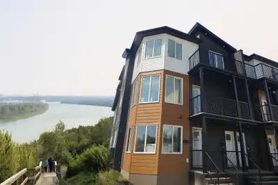 New 3 Bedroom Townhouse by River Valley Available to move in anytime between now and December 1st, 2...