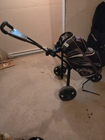 Sac Callaway et chariot de golf Turf-Rider en bon état à vendre