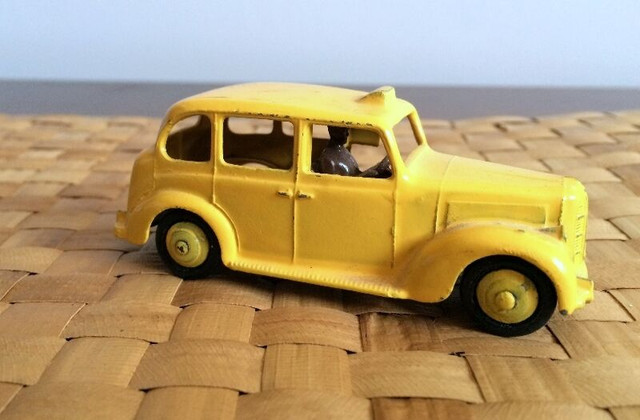 DINKY DIECAST TOY #40H AUSTIN TAXI ~ MECCANO 1952-1954 in Arts & Collectibles in Winnipeg - Image 4
