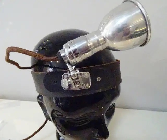antique MEDICAL headlight 1930s SURGICAL LAMP original WORKS in Arts & Collectibles in Hamilton - Image 3