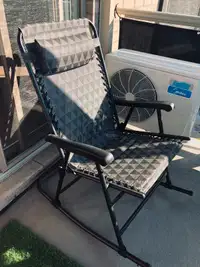 Chaise berçante et pliante pour l'extérieur