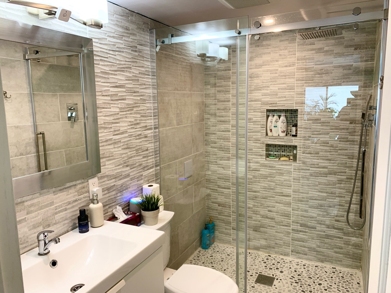 All Inclusive . Furnished Renovated . Downtown TopFloor — photo 3