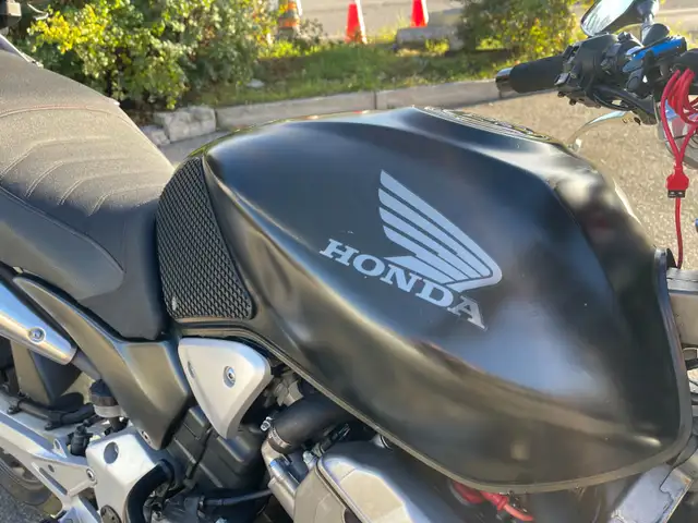 Honda Hornet 919 - CB900F - Fireblade Engine - Road Warrior in Sport Touring in City of Toronto - Image 8