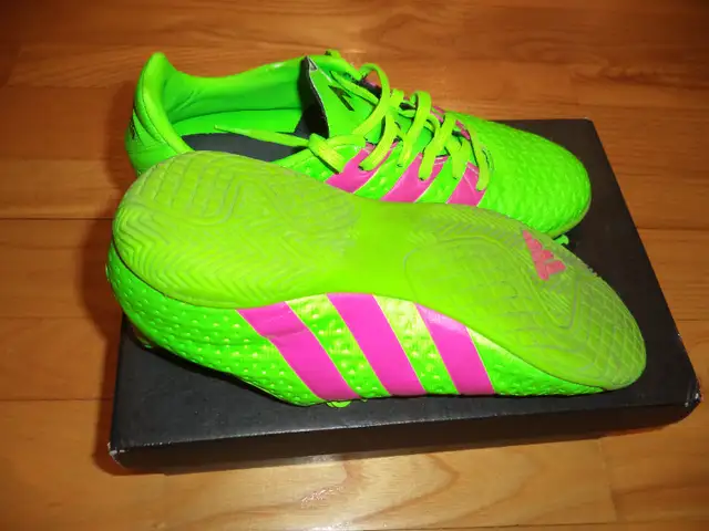 Chaussures et articles de soccer Junior in Soccer in Longueuil / South Shore - Image 3