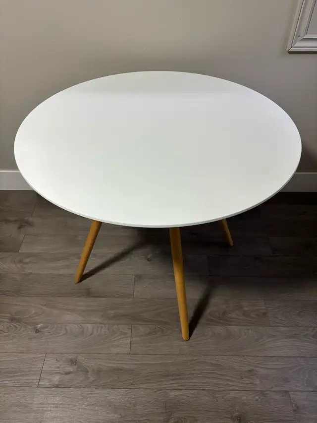 Structube Table and Chair Set in Dining Tables & Sets in Bedford - Image 5