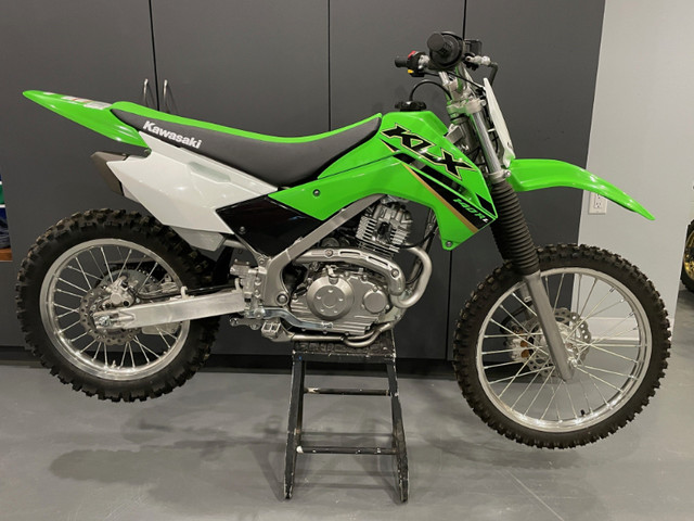 NEW - ZERO HOURS - 2022 KLX 140L - BIG WHEEL in Dirt Bikes & Motocross in Vernon