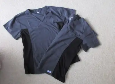 Two Mobb Scrub tops in nice neutral grey and black combo…comfort stretch sides… 2 side slash pocket…...