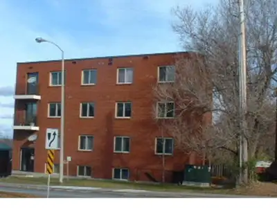 Sunny Large Quiet 2Bed 2nd floor unit Experimental Farm