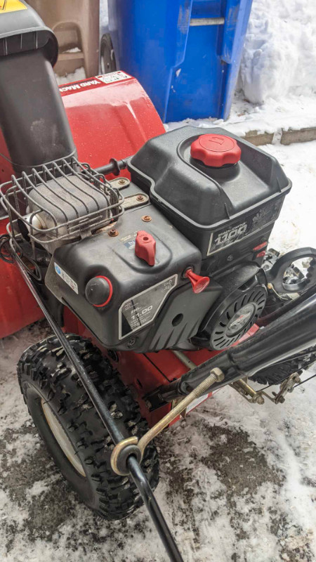 Souffleuse YardMachine 26” 8hp Snowblower Briggs & Stratton in Snowblowers in Gatineau - Image 3