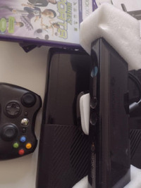 Xbox 360 en excellent état avec Kinect, une manette et 7 jeux