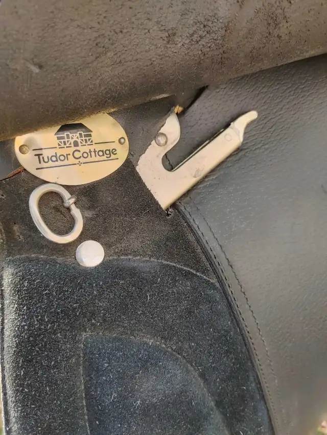 Tudor Cottage 17" English Saddle in Other in Lloydminster - Image 8