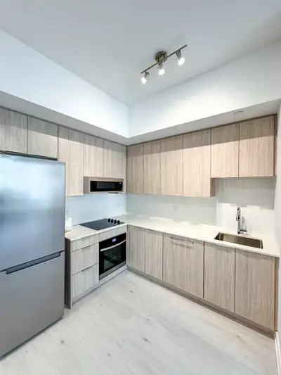 CONDOS available for lease in Mississauga and Oakville