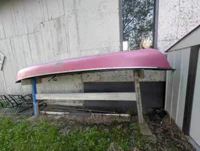 Canoe in great shape comes with 2 oars. In Port Perry $600 OBO