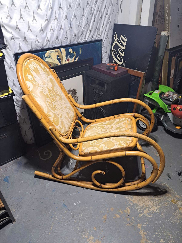 Antique Italian Bentwood Rocking Chair dans Chaises, Fauteuils inclinables  à Kitchener / Waterloo