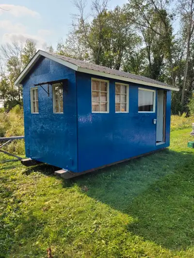 mini maison ,cabane a peche 4500$ 14 avril Disponible, View more