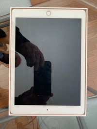 iPAD 6TH GENERATION 32GB $250