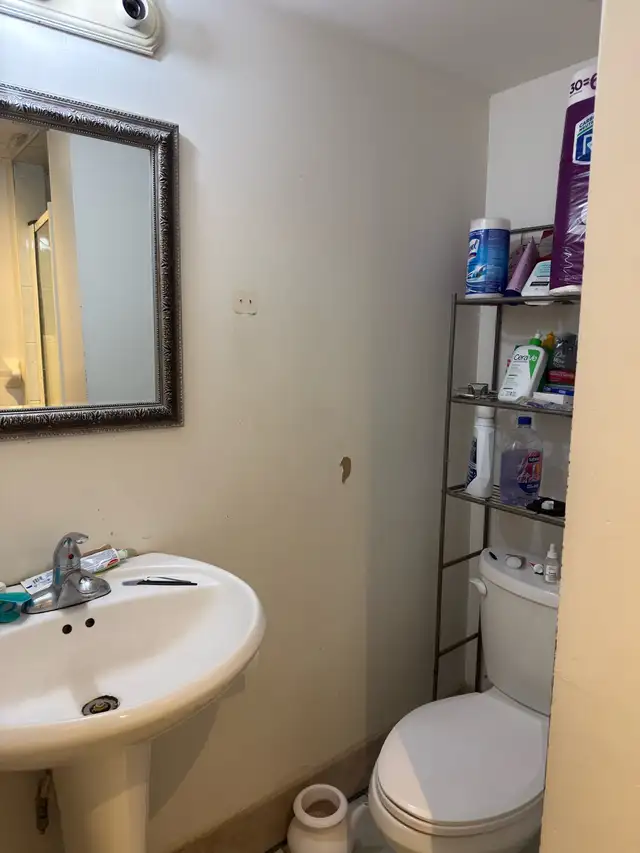 Private Room with Washroom for Rent – 10 Boake St, North York in Room Rentals & Roommates in City of Toronto - Image 4
