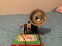 Caméra (ancienne) marque Brownie-Hawkeye avec flash-lumière 1950