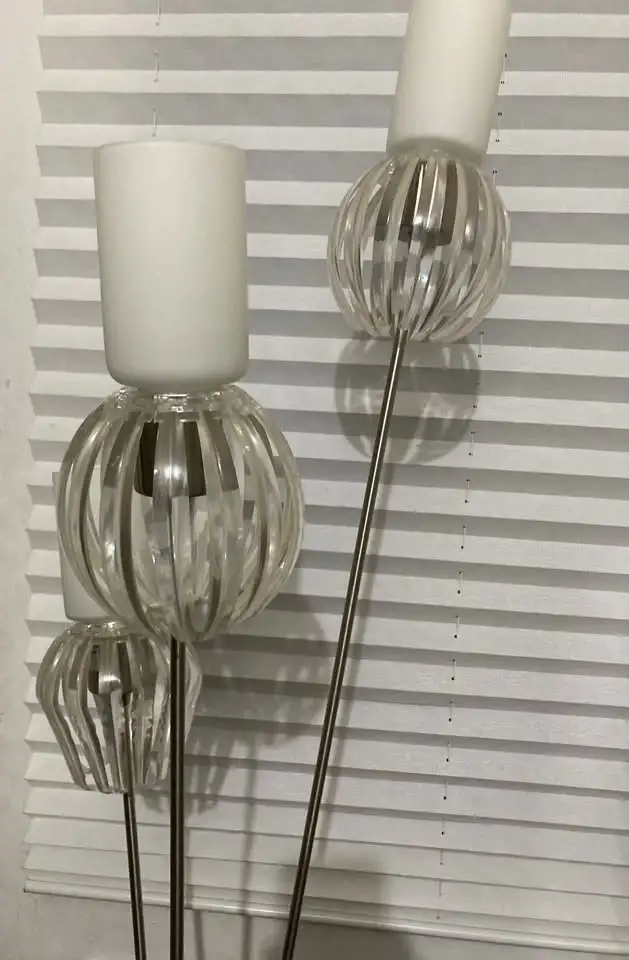 Tall Floor Lamp with Glass and Acrylic /Lucite Lampshades - $110 in Indoor Lighting & Fans in City of Montréal - Image 7
