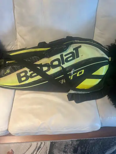 Used very little racquets like new