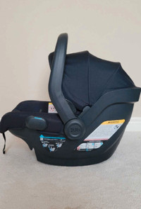 Uppababy mesa v2 infant car seat - Jake black colour