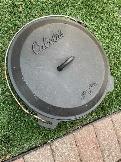 Cabela’s camp oven 14 cast iron with self basting lid Used in good condition Pickup in Oakville
