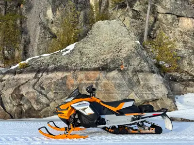 2019 Skidoo 900 Turbo XRS 15,900km. Runs as it should without issue Pre studded track in great shape...