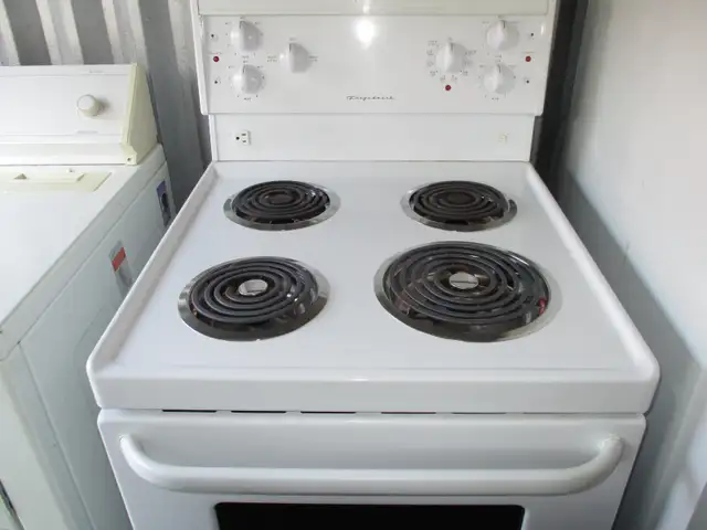 APT SIZE ELECTRIC STOVE VERY CLEAN62863275858434122