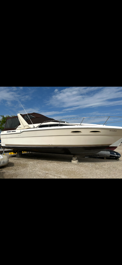 1986 30ft weekender with 11ft beam Immediate possession Twin inboards Straight shaft 350’s with 1331...