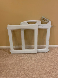 Removable, expandable child/pet gate for door way.