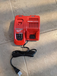 MILWAUKEE M12 - M18 Rapid Charger