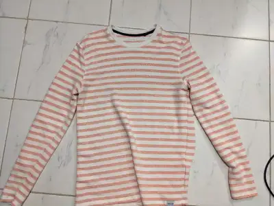 T-shirt long sleeve sweater unisex size medium brand new, View more