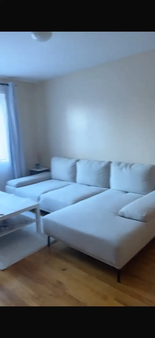 sofa / canapé  in Other in Longueuil / South Shore - Image 2