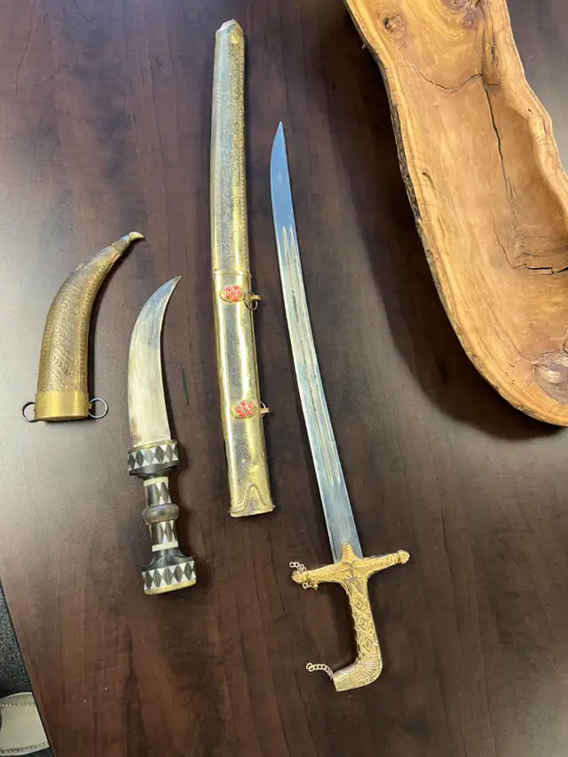 Ceremonial Sword and Dagger Vintage Syrian Jambiya in Arts & Collectibles in Mississauga / Peel Region - Image 4