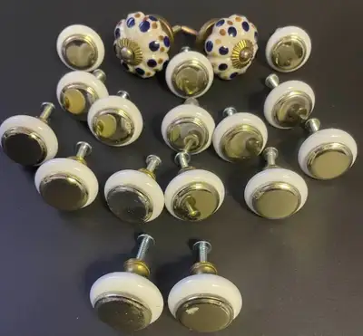 18 Pre-Owed Porcelain & Ceramic Drawer Knobs, View more