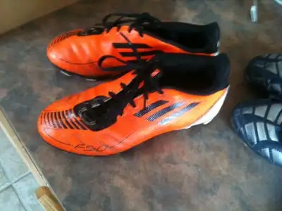 Souliers de soccer Intérieur , extérieur. Nike ...Adidas .....Umbro.... Patin à roue alignée rollerb...