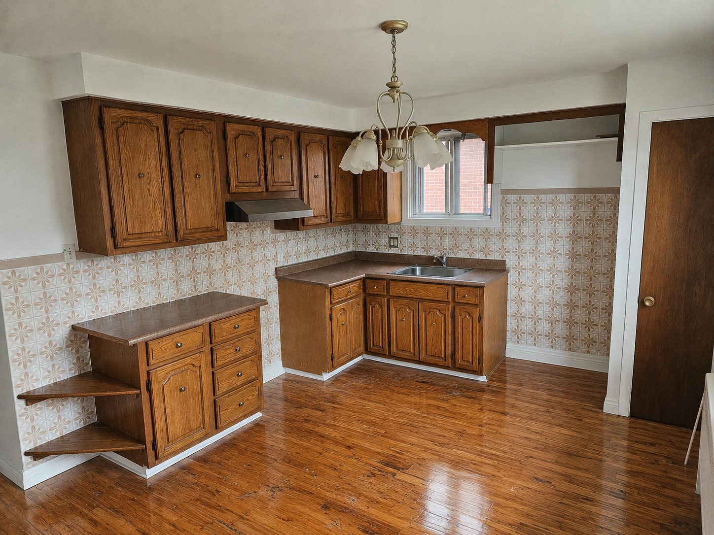 Spacieux 7 ½ rénové à louer – 4 CH, 2 SDB, Cour privée, 1er Sept — photo 3