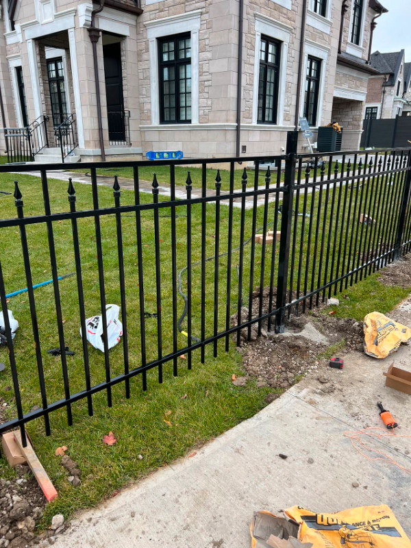Metal Railings, Metal Fence, Metal Gates in Decks & Fences in City of Toronto - Image 4