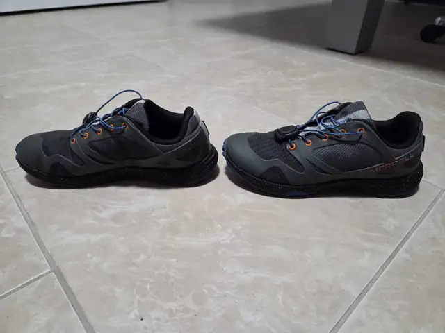 Souliers de randonnée pour garçon grandeur 4 (Merrell) in Kids & Youth in Laval / North Shore - Image 3