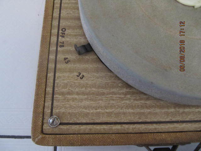Classic Brand&Millen  Limited Electronic Phonograph Cir 1950-60s in Arts & Collectibles in Mississauga / Peel Region - Image 3